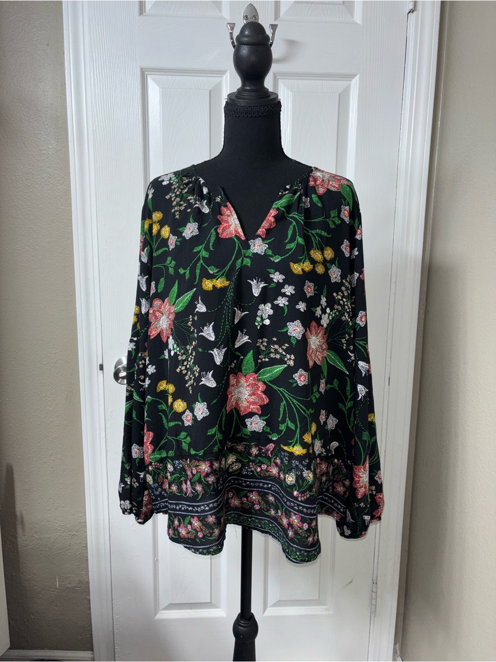 Old Navy Black Floral V-Neck Long-Sleeve Tunic